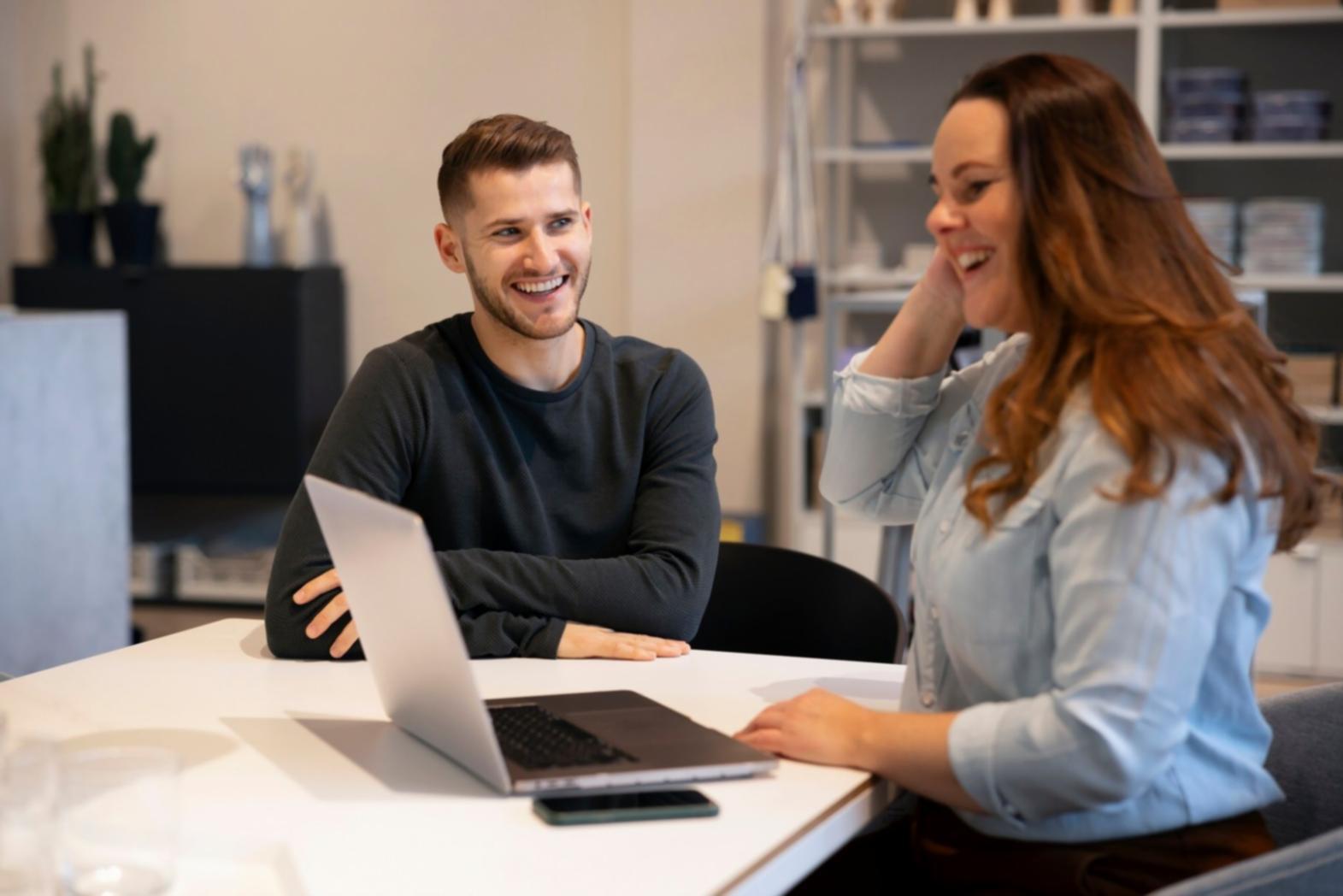 Espace de travail créatif avec planification financière